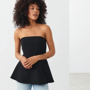 Bandautopp - Jättefin bandutopp med volang perfekt till fest, använt typ 2 gånger så jättebra skick!