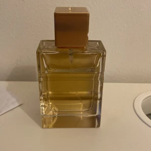 Parfym - Haramain  amber oud Gold edition. Ska vara en klon på Erba pura. Använt några gånger, vill inte fortsätta då jag har andra parfymer som jag tycker mer om. Men luktar väldigt gott, för mesta för män, men funkar för tjejer