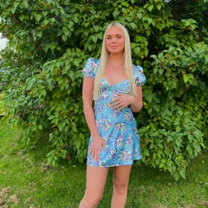 Satin Klänning - Superfin satinklänning från Zara. Använd 1-3 gånger.🌸🤍