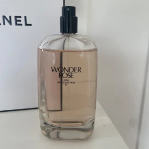 Parfym - Inprincip helt oanvänd parfym från Zara. Kommer inte till användning längre. Locket saknas