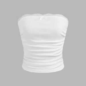 Vit tube top - Aldrig använd då den sitter för stort🤍 Därav mycket fint skick!!  Ordinarie pris 120kr OBS. bilder från andras köpare reviews! inte mina bilder!