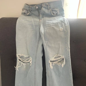 Super snygga jeans från pull&bear - Storlek 34  i bra skick 