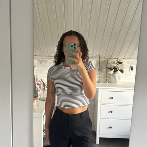 Randig tshirt  - Randig tshirt från hm i storlek M