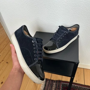 Lanvins - Säljer nu dessa sjukt feta lanvins i färgen mörkblå | skorna är i fint skick och har mycket kvar att ge | inget og medföljer | tveka inte att kontakta om minsta intresse 