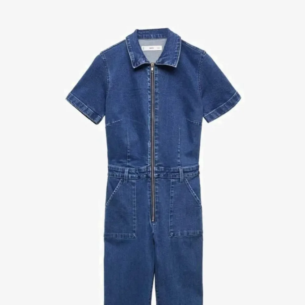 Supersnygg knappt använd overall/jumpsuit från mango. Nypris 700. Jeans & Byxor.