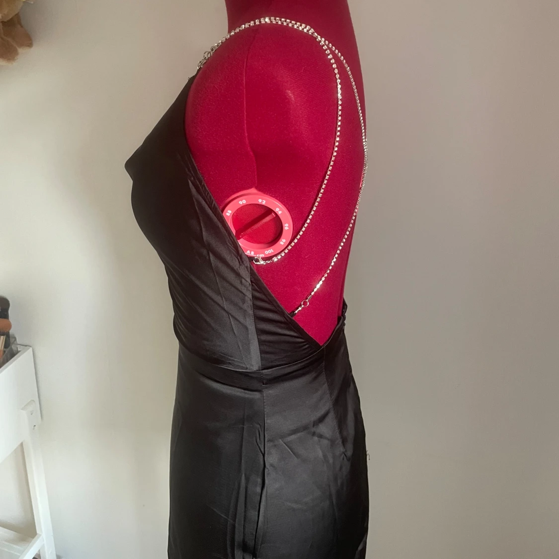 Satinklänning med strass - 90