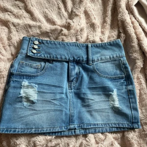 Jeanskjol - Jättesöt jeanskjol, aldrig använd då den är för liten💗 