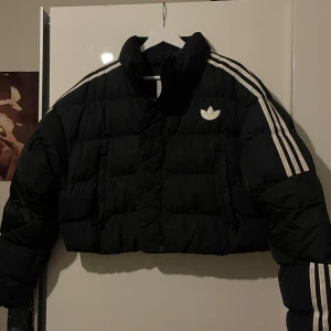 jacka - Adidas jacka/knappt använt