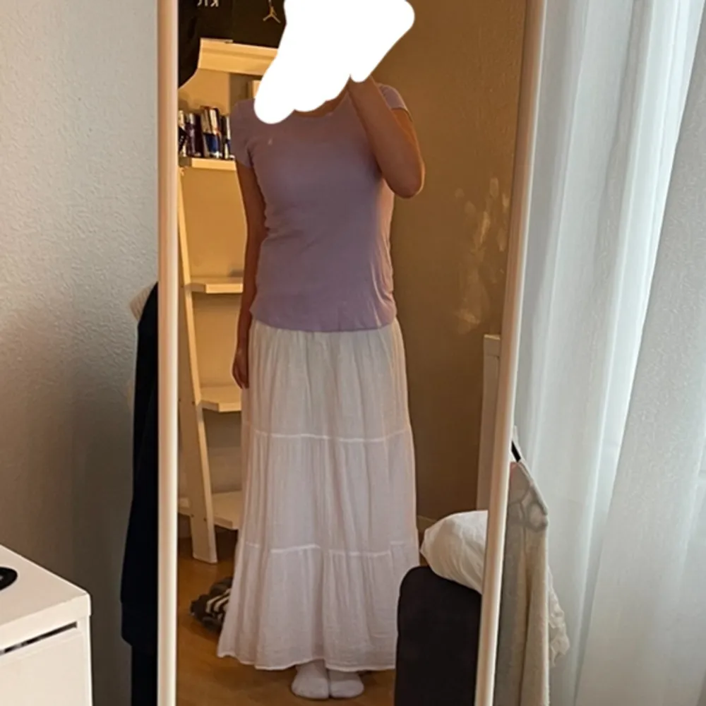 Super snygg Ralph lauren t-shirt passar jätte bra med en vit kjol från Gina😍 den e xx men passar väldigt fint om du e runt M . T-shirts.