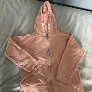 Rosa luvtröja - Rosa luvtröja med blixtlås 