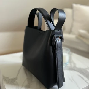 Svart väska - Helt ny väska från H&M, slutsåld på hemsidan! 🖤