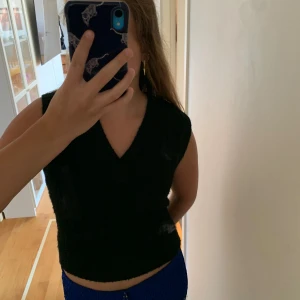 Stickad topp💗 - En stickad topp i storlek 158/164 men eftersom den är rätt så stor passar den även mig som har storlek S, denna är ifrån Lindex 💗