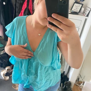 Jättefin blus - Jättefin blus från mango i storlek M, i ny skick, pris kan diskuteras vid snabb affär