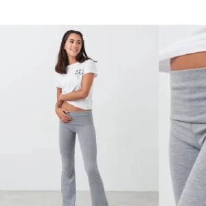 2 yoga pants för endast 310 kr.❤️ - Ett par gråa och ett bar beiga typ. Säljer för dom är för korta❤️