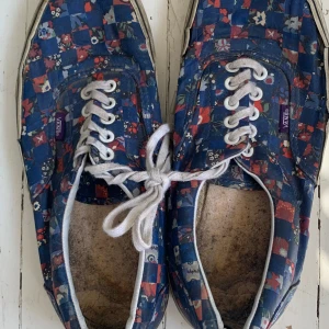 vans  - snygga vans i ok skick, saknar sulor 