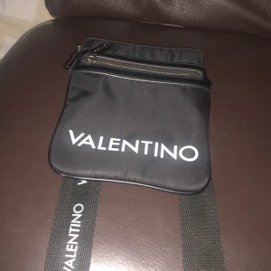 Valentino väska - Säljer den då jag inte använder den. MÖTS I STOCKHOLM