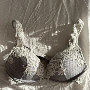 Spets bh - Endast testad och var för liten därav säljs den vidare!