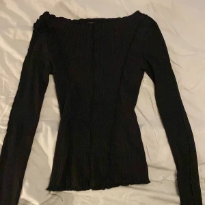 Tröja - Fin svart långärmad tröja 