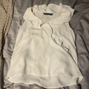 Zara blus - Säljer nu denna zara blus som inte går att få tag på. Skriv för mer info