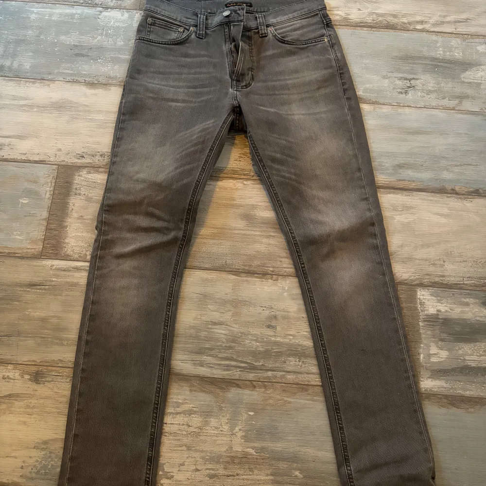 Ett par riktigt feta Nudie jeans som nästan aldrig är använda. Hör av er om ni har några frågor!. Jeans & Byxor.