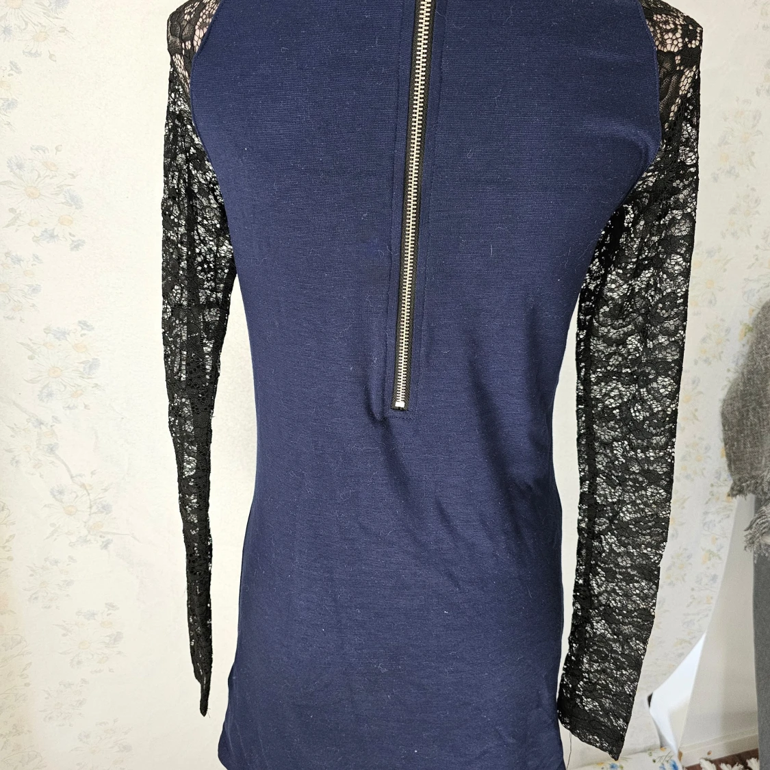 Mörkblå klänning från H&M Divided - 90