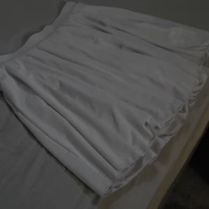 Vit tenniskjol - Vit tenniskjol med vita minishorts under🤍🤍