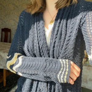 Kofta - Odd Molly-kofta 337 Mörkblå med mönster.  Storlek 2