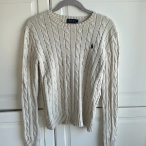 Polo kabel stickad   - Kabelstickad