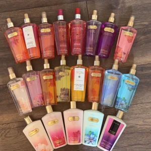 Victorias secret bodymist & parfymer - Alla är använda, vissa mer än andra. Några saknar även lock men alla fungerar som de ska. Allt säljs tillsammans 