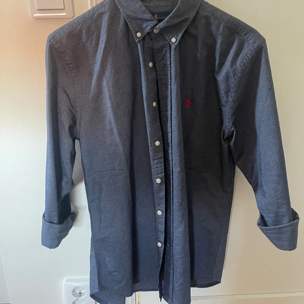 Hej säljer nu mina fina Grisch stil tröjor för ett billigt pris Grå Gant:300 Ralph Lauren skjorta: 350 Ljung zip:500 Beige Gant:200 Hm tröja:150. Hoodies.