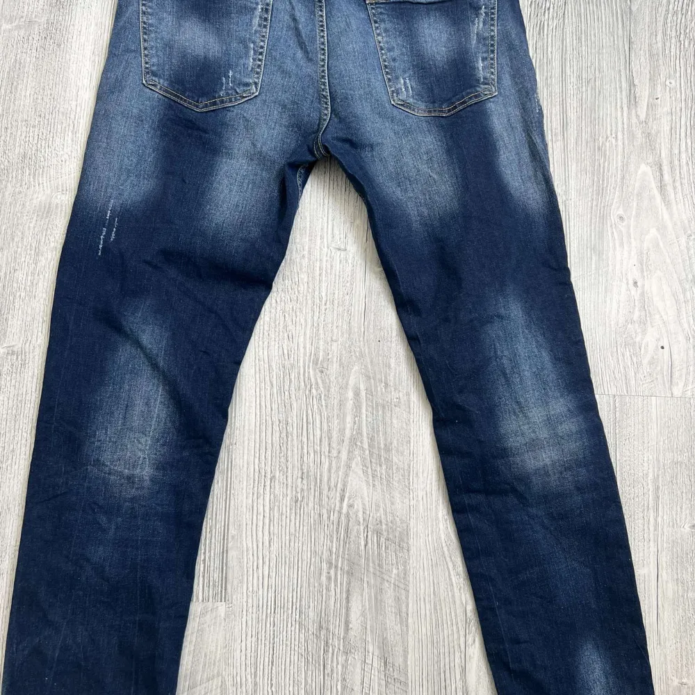 I jättebra skick, inga skador eller något sånt. Använd i någon vecka disquared jeans DSQ jeans. Jeans & Byxor.