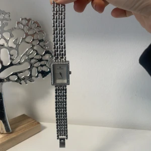 Silver klocka  - Är helt oanvändt.