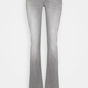 LTB jeans  - Säljer mina LTB valerie jeans då dom inte kommer till användning pga lite förstora. Storlek 25x32 men stretchiga så passar som 25-26. Sparsamt använda så inga defekter 💗