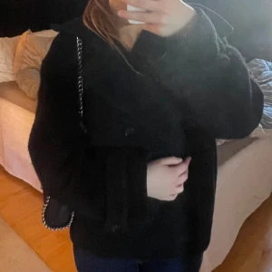 Kappa  - Säljer denna kappa som är ifrån arket. Bra skick, är i storlek 36 passar mig som brukar ha XS/S ordinarie pris 1 750kr. (Tar Swish) 