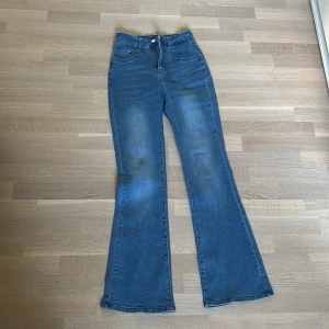 Mörk blå bootcut jeans - Storlek: XS, mörk blå, bootcut