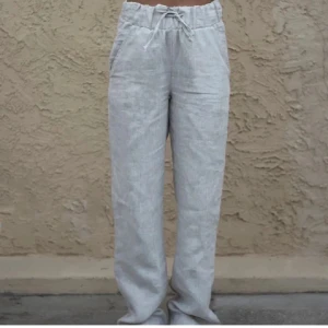 Adsgn linnebyxor - Använda 2 gånger men inser att dem tyvärr är för korta på mig som är 183cm. Skulle också mer säga att dem passar M eller mindre L.  Annars mycket bra skick! Nypris 799kr