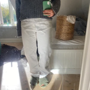 Vita jeans - Vita jeans från Gina. Superfina till sommaren men tyvärr lite för stora för mig.