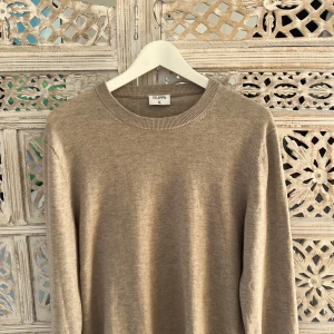 Filippa k tröja i kashmir - Köpt på NK i Stockholm för 1500 ungefär i kashmir 
