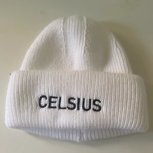 Celsius mössa - Helt oanvänd mössa som är varm för vintern.säljer den för jag aldrig använt den tidigare. Ge bud