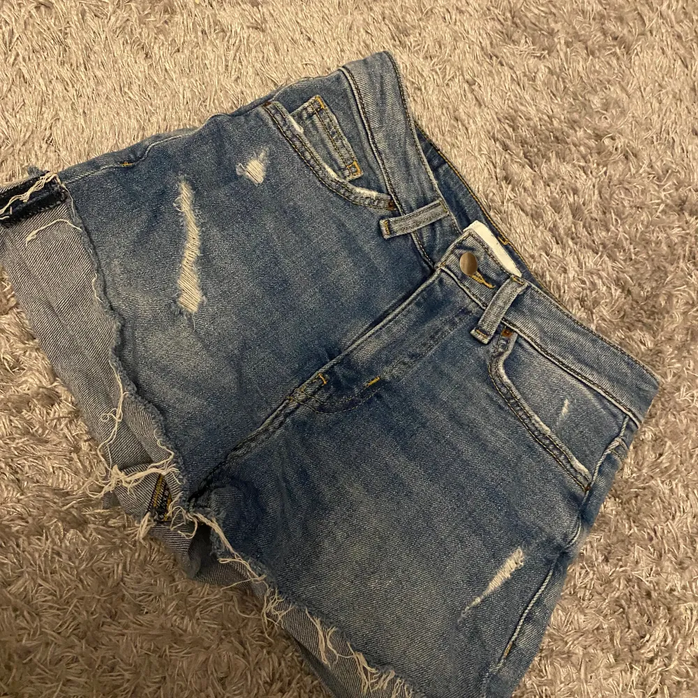 Fina jeansshorts som är perfekta till sommaren 🩷. Shorts.