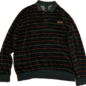 Iets frans sweatshirt - Storlek M Väldigt bra skick Hör av dig för mer information eller frågor💥