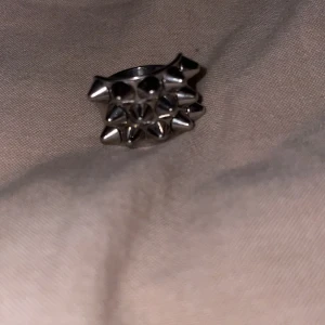 Edblad ring - Edblad ring🩷 säljer pga att jag inte använder den längre.🩷 bra skick använd få gånger🩷🩷 ny pris 399. Var inte rädd att fråga något🫶🏼