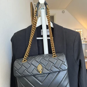 Kurt Geiger väska - Använd och har lite slitmärken men inget som man tänker på💞 Nypris 2555kr