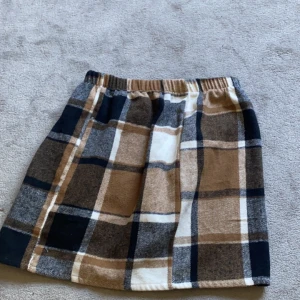 Bomulls kjol rutig skön  - 12/13y 155/162cm