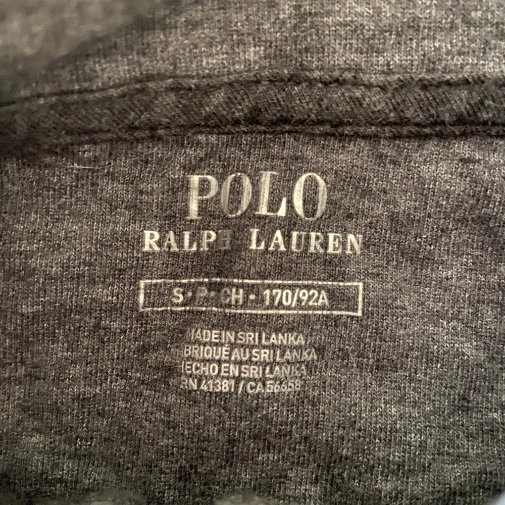 Quater zip från Ralph Lauren i väldigt bra skick.. Hoodies.