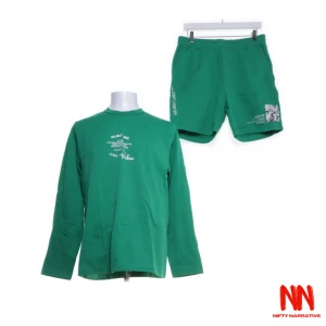 Helmut Lang set - Set Helmut Lang Storlek: L Skick: 9/10 För mer info, kontakta oss och kolla gärna in vår sida för fler plagg!