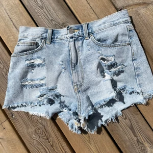 Jeansshorts  - Snygga jeansshorts från zara! Storlek 36 vilket motsvarar S