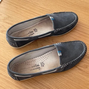 Tamaris skor - Märke: Tamaris skor  Marinblå Så fina💙 Stl 38