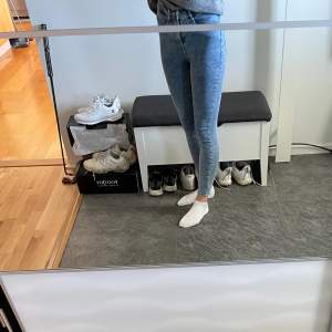 Nya jeans från bubbleroom, säljs pga att dom är för små. Jag är 170cm. Strl 34. Nypris: 399kr