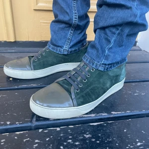 Lanvins - Säljer dessa gröna lanvins🚨väldigt bra skick då de är bra omhändertagna. Storlek 43 och finns kvitto. Hör av er vid minsta fråga!